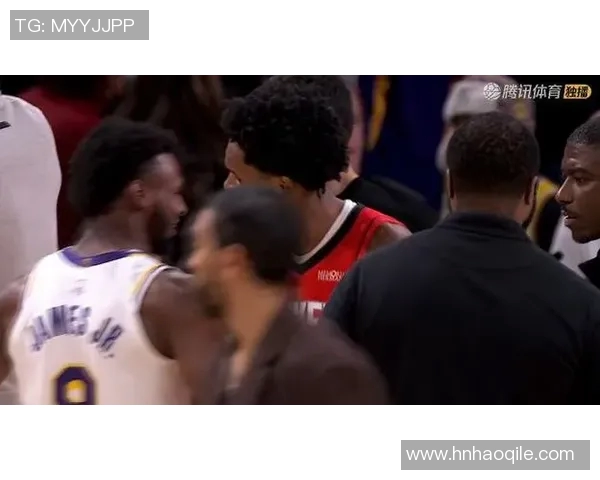 火箭大胜!杜兰特25+4+9,赛后阿门一把抱住布朗尼,阿杜接受采访 火箭大胜!杜兰特25+4+9,赛后阿门一把抱住布朗尼,阿杜接受采访