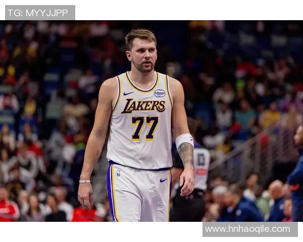 东契奇绊倒被判鹈鹕犯规引争议