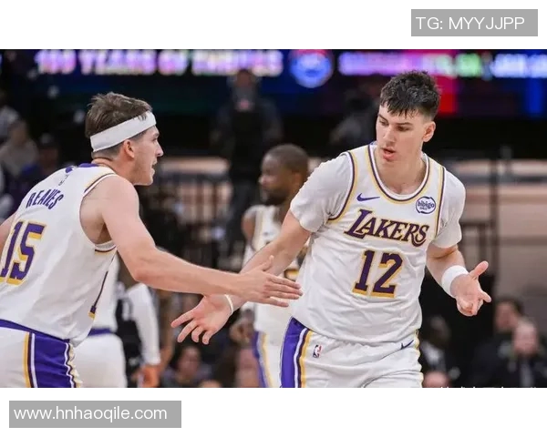 湖人大胜猛龙！三核轰74分，联防立功，拉拉维亚又开始拉了！