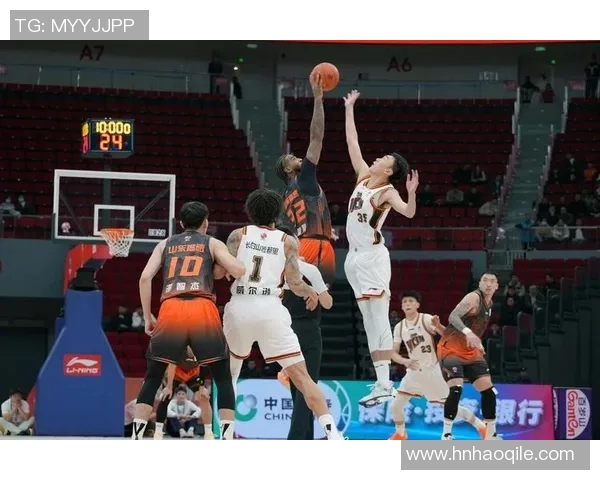 山东高速男篮主场迎战广州师兄弟重聚，赛前氛围温馨